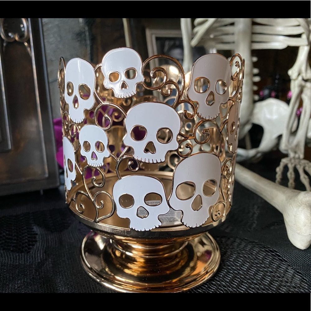 NEW~B&BW~2021 Skull 3-wick candle holder - Picture 2 of 4